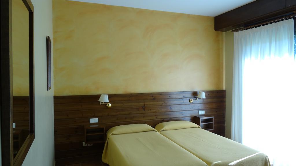 Hotel Pla Del Pi Prats I Sansor Quarto foto